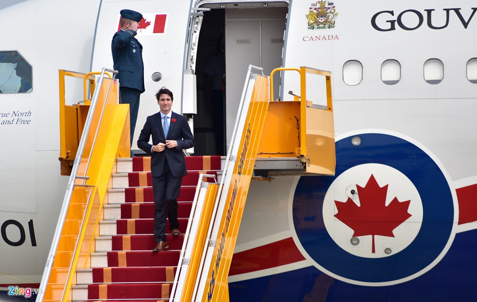 Chuyên cơ CC-150 Polaris thuộc Lực lượng Không quân Hoàng gia Canada chở  Thủ tướng Justin Trudeau hạ cánh tại sân bay Nội Bài, Hà Nội vào sáng nay. Đây là lần đầu tiên lãnh đạo Canada đến Việt Nam kể từ khi nhậm chức.